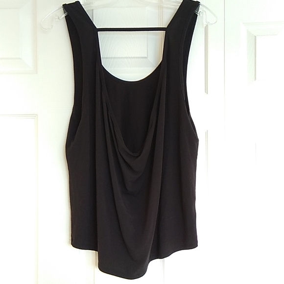 74. Montiel Workout Tank OS - Picture 2 of 6